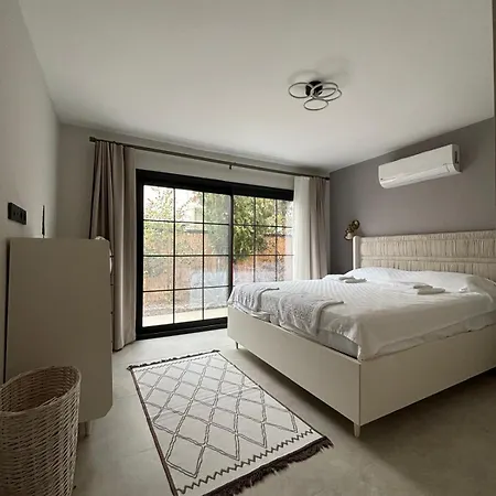 Apartment Modern Garden Flat In Bodrum