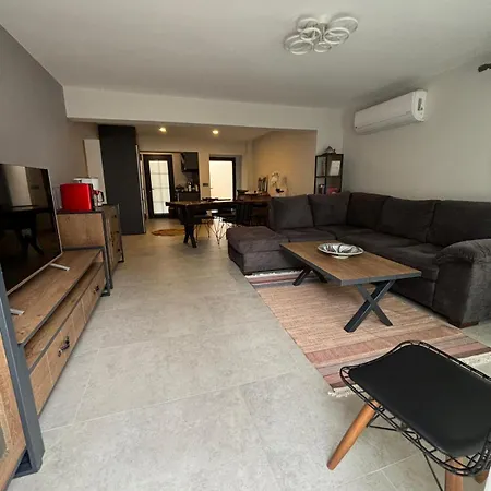 Lejlighed Modern Garden Flat In *