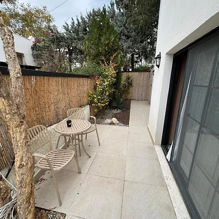 Modern Garden Flat In ボドルム