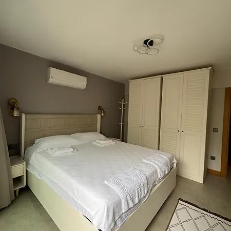 Modern Garden Flat In * Αλικαρνασσός